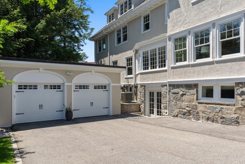 Photo of 10 Burnham Rd