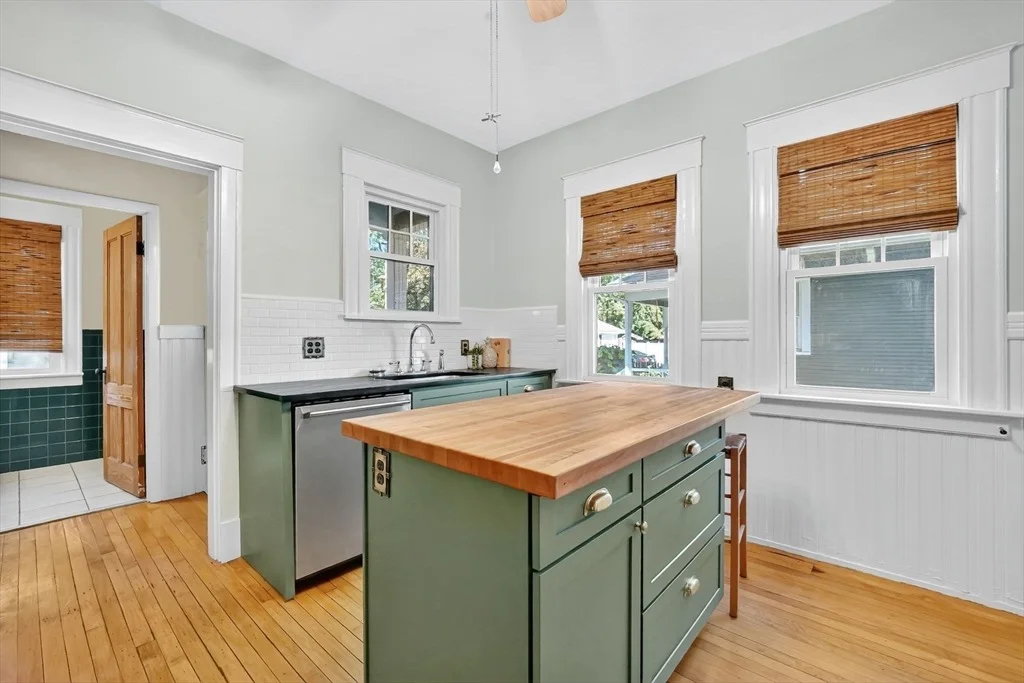Photo of 32 Spruceland Ave