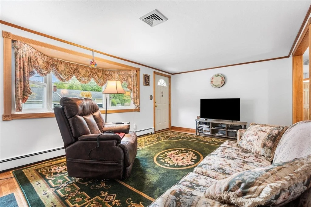 Photo of 44 Batchelder Road