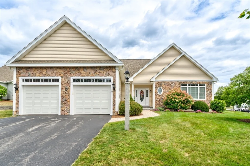 Photo of Unit 10 at 10 Dunrobin Cir