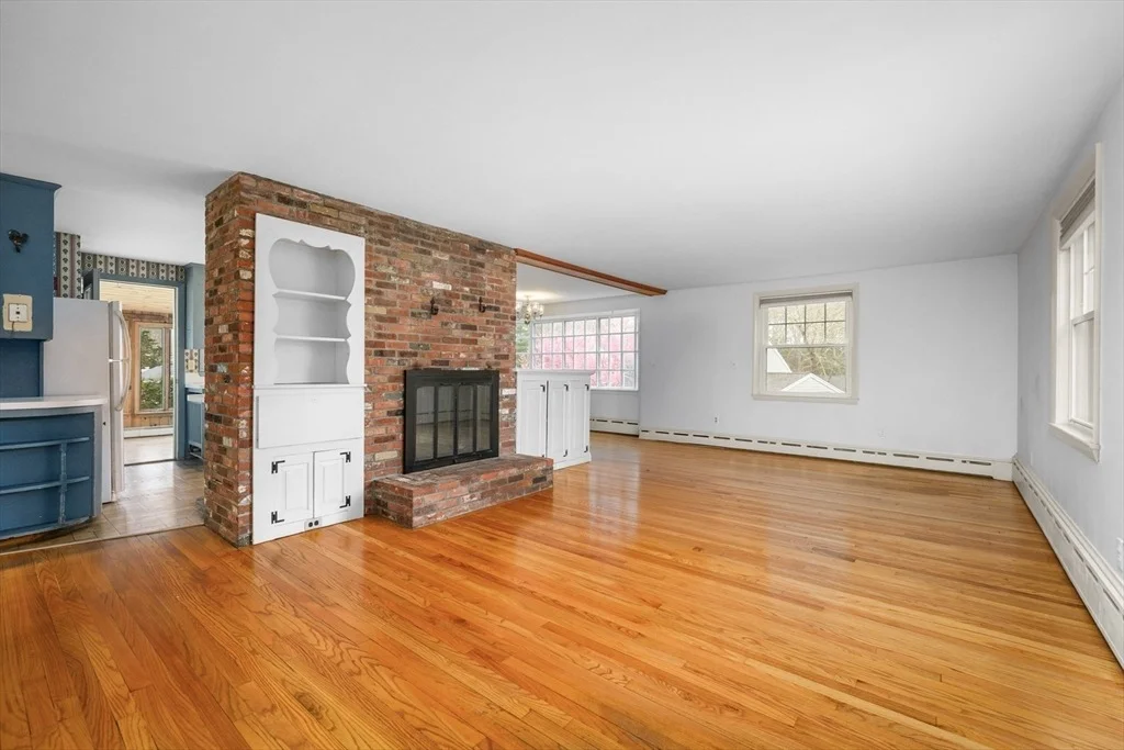 Photo of 42 Oak Ln