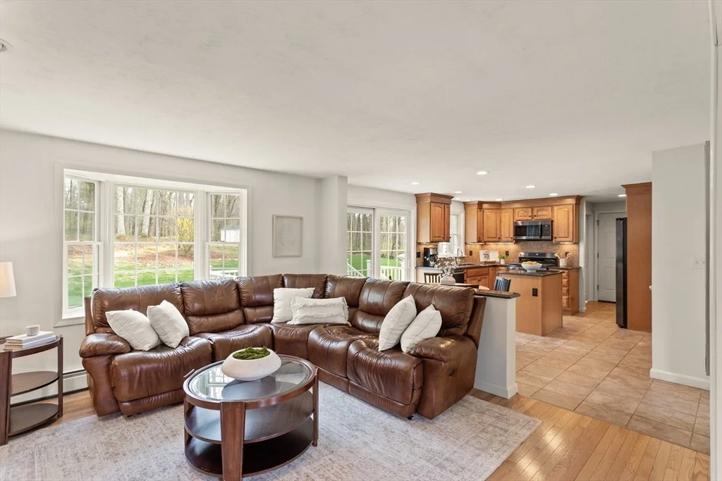 Photo of 4 Ledgewood Dr