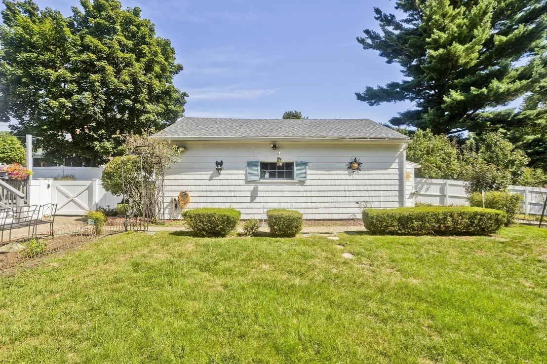 Photo of 65 Beauchamp Terr.