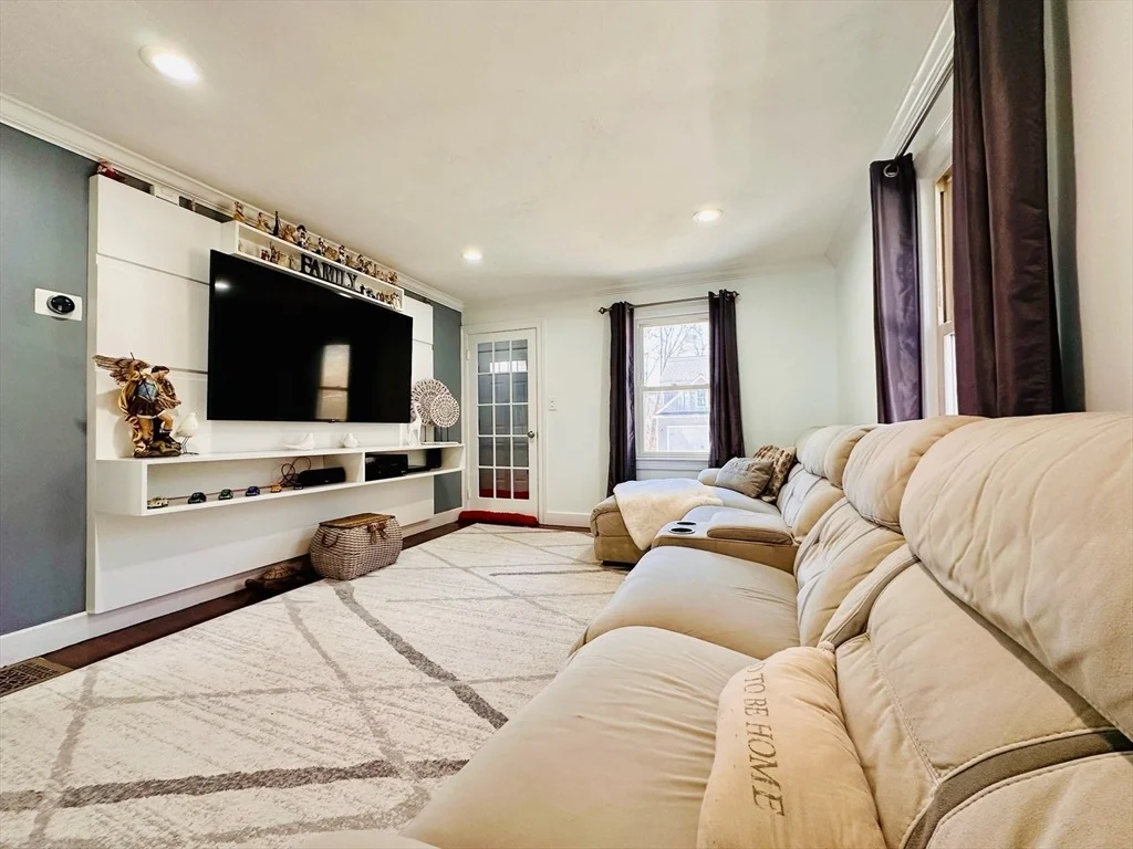 Photo of 62 Edgemere Blvd