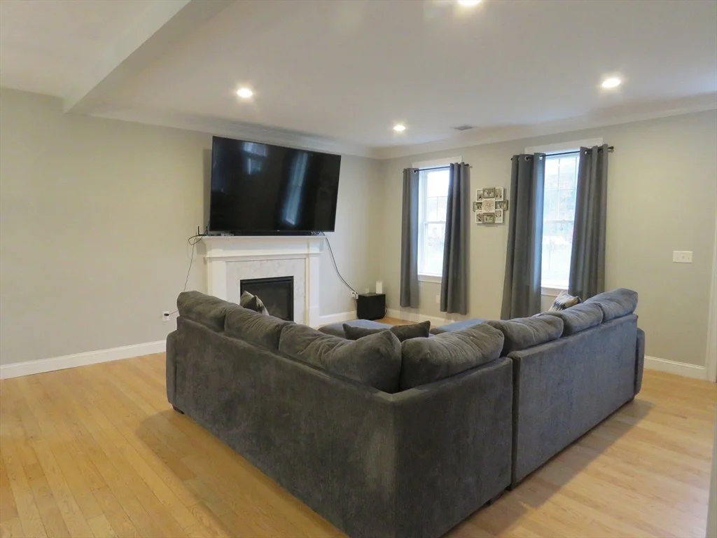 Photo of 33 Cobblestone Ln