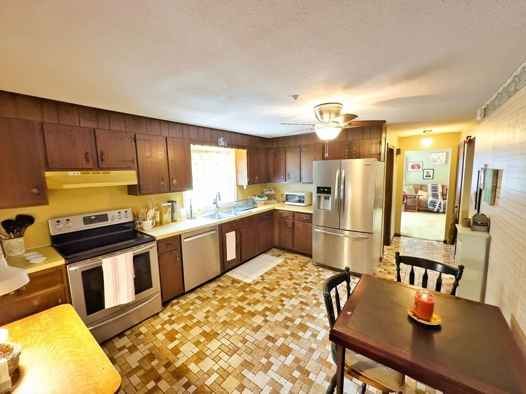 Photo of 35 Sevoian Dr