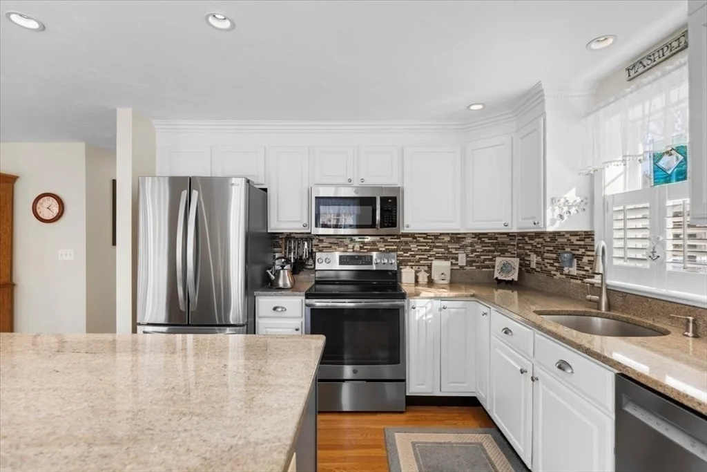 Photo of 12 Quashnet Woods Dr