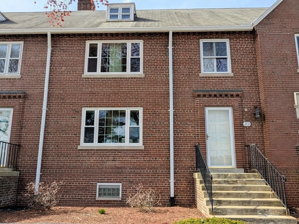 Photo of Unit D at 21 Elm Rd