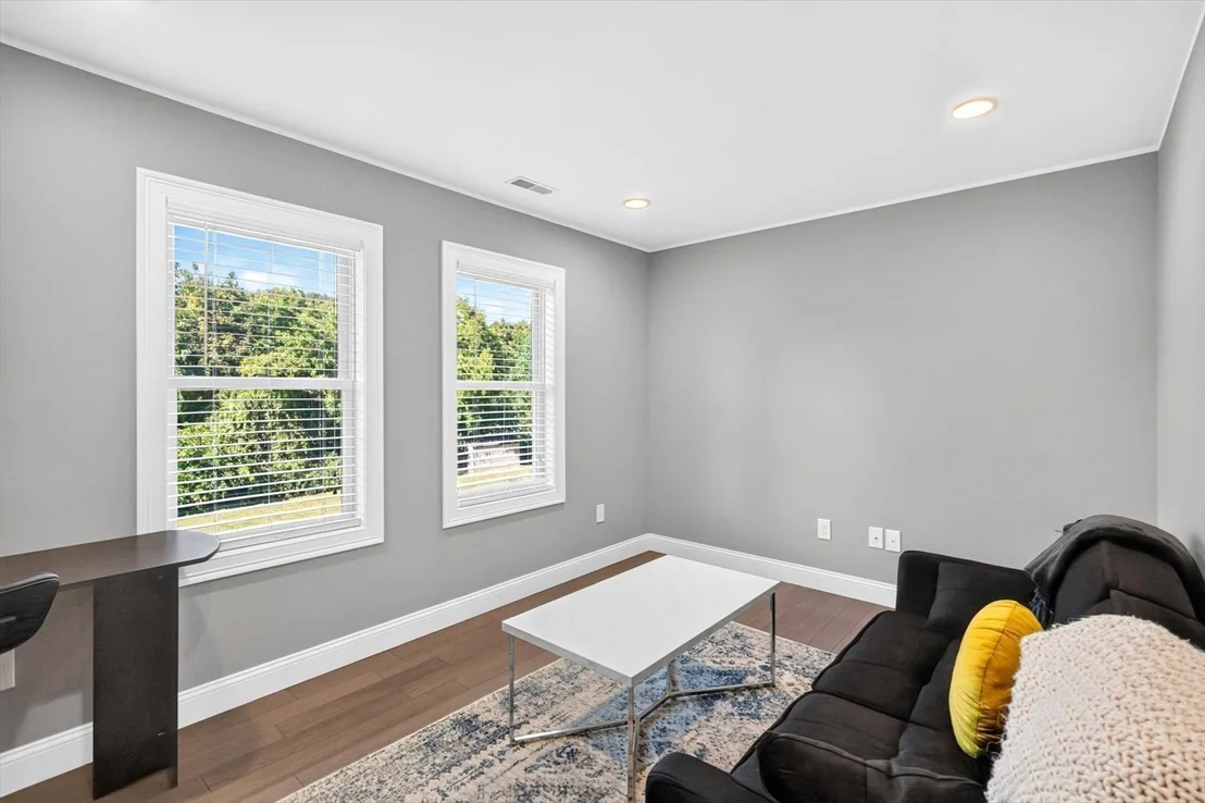 Photo of 537 Southwick Rd