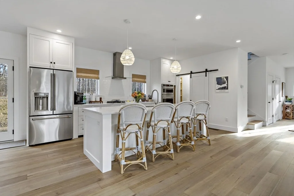 Photo of 1526 Hyannis Road