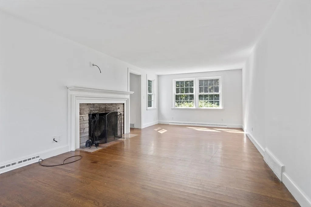 Photo of 4 Meadowbrook Rd