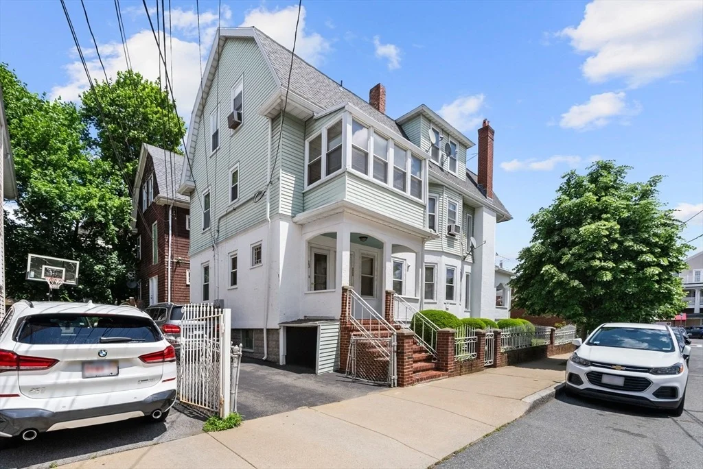 Photo of 562 Broadway