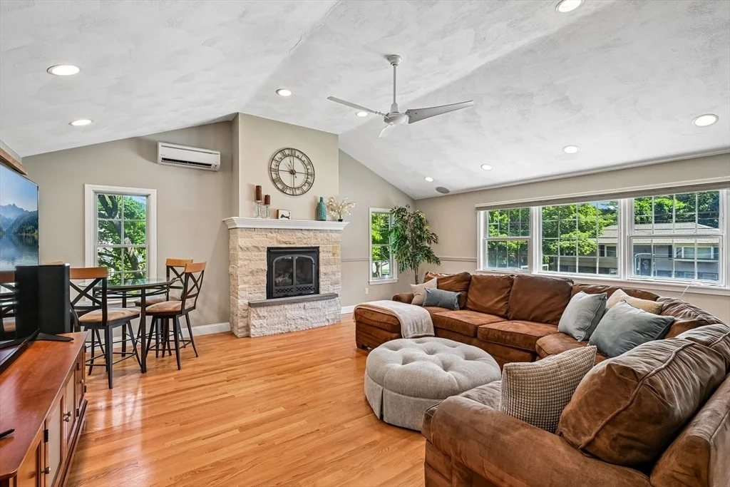 Photo of 6 Briarwood Dr