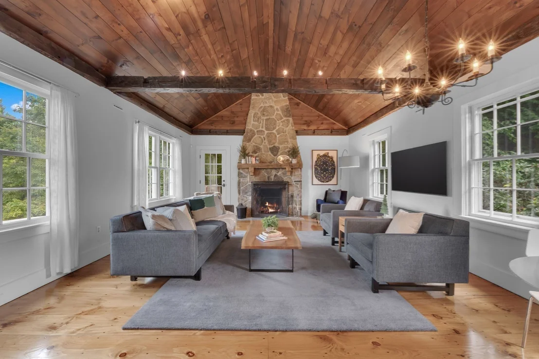 Photo of 304 Warren Rd