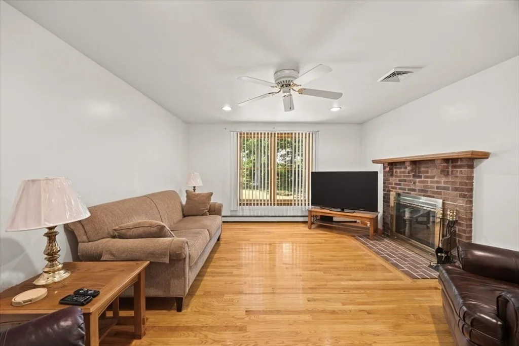 Photo of 8 Sherry Ln