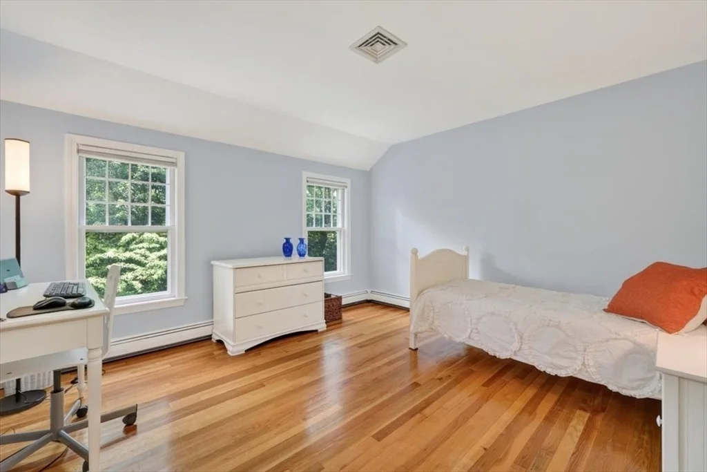 Photo of 6 Blackhorse Ln