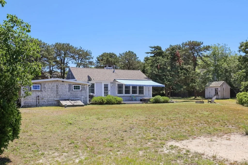 Photo of 379 Monomoscoy Rd