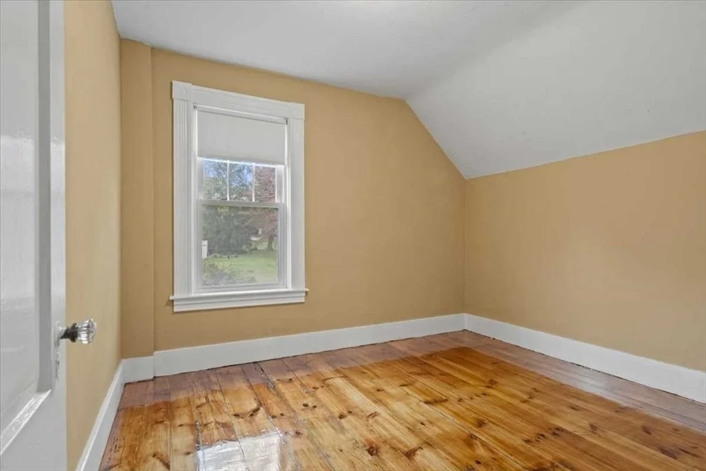 Photo of 131 Main St