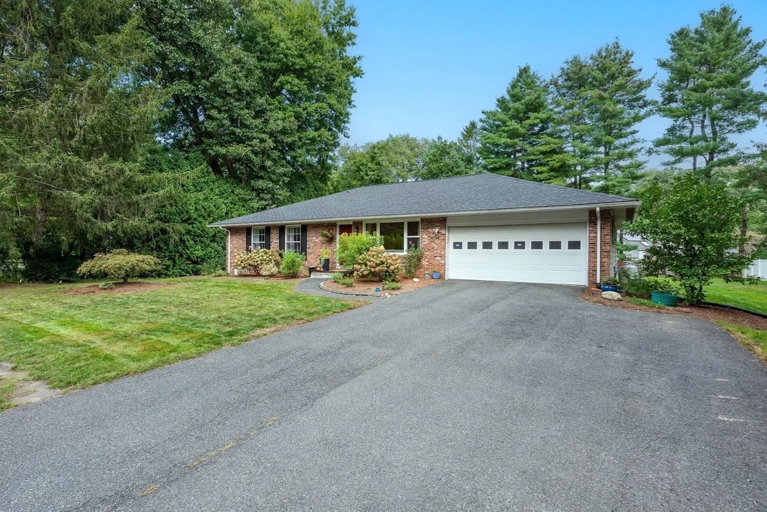 Photo of 69 Grantwood Dr