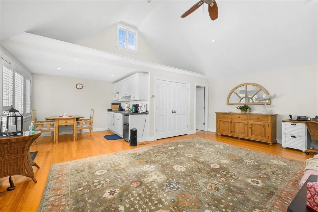 Photo of 129 Shore Dr W