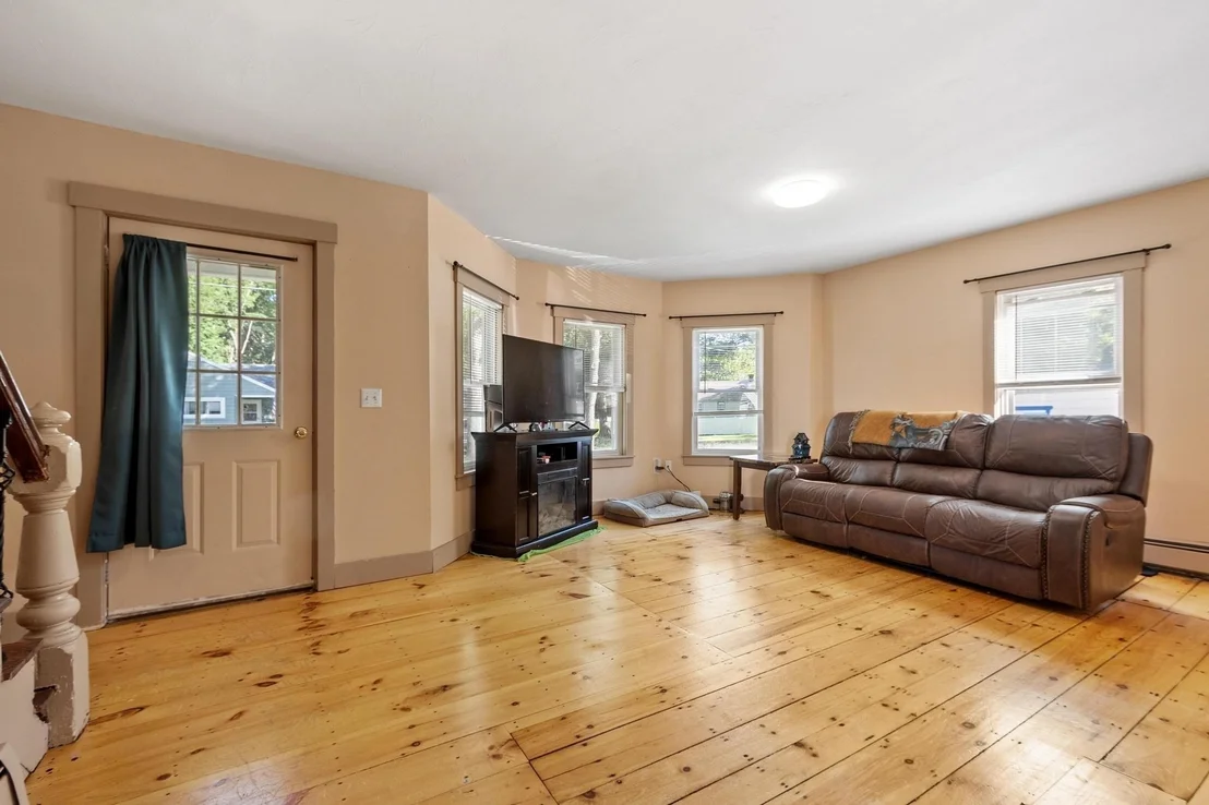 Photo of 374 Front Street