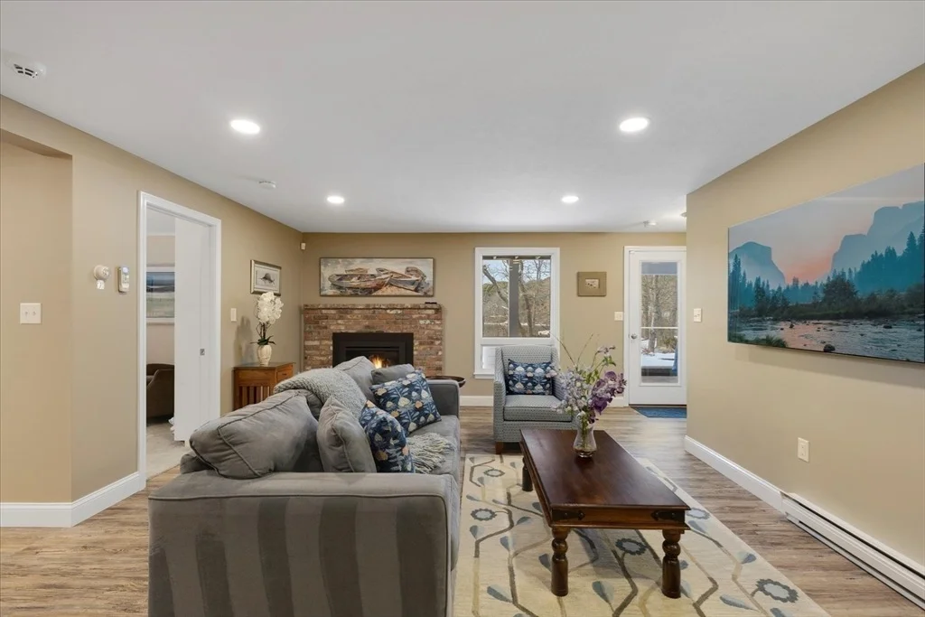 Photo of 87 N Pond Dr