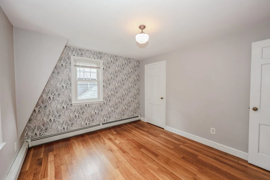 Photo of 34 E Derry Rd