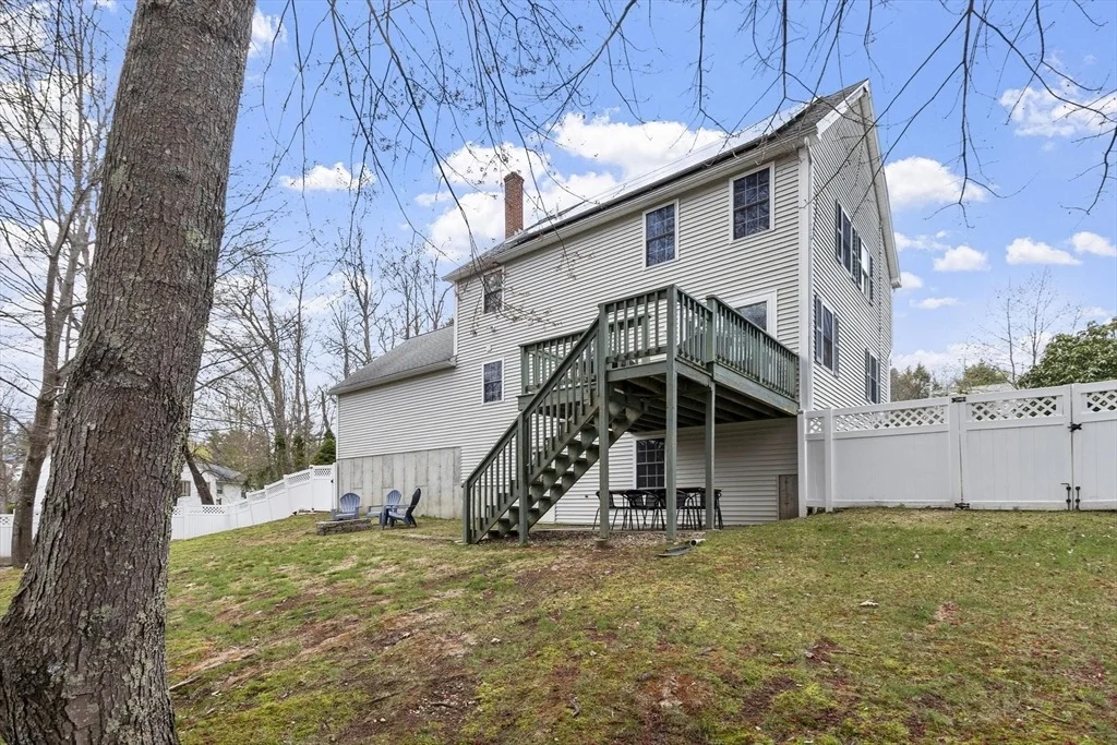 Photo of 19 Fieldstone Dr