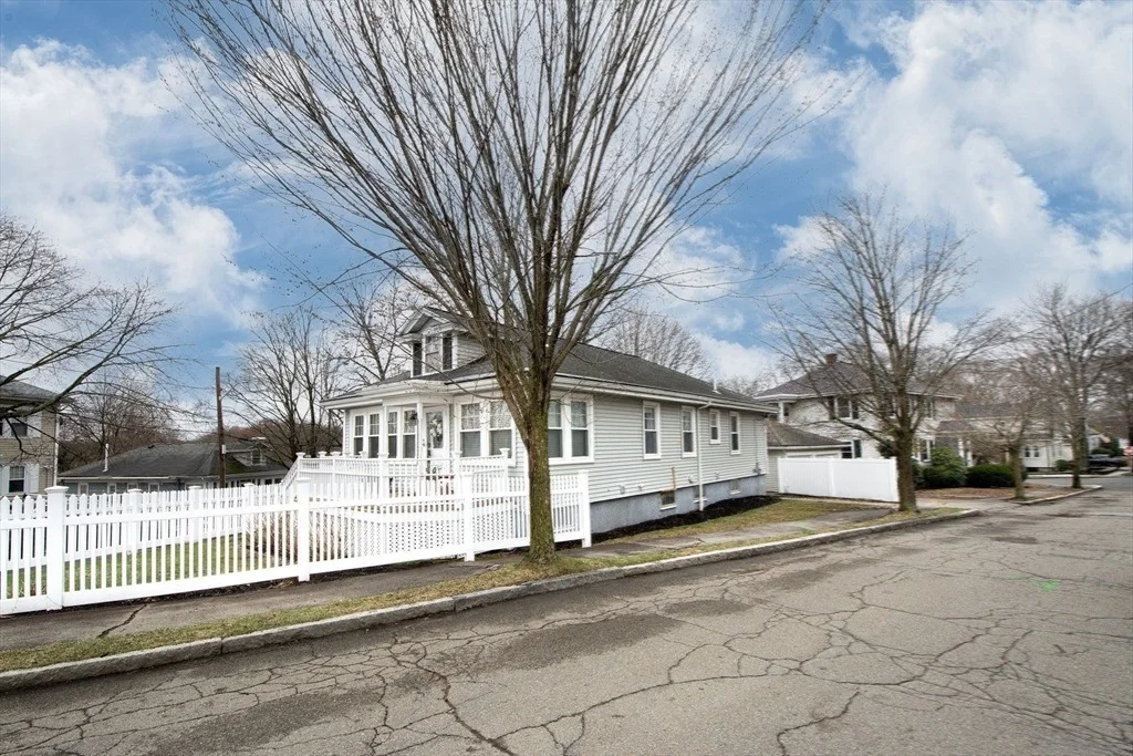 Photo of 271 Holbrook Rd