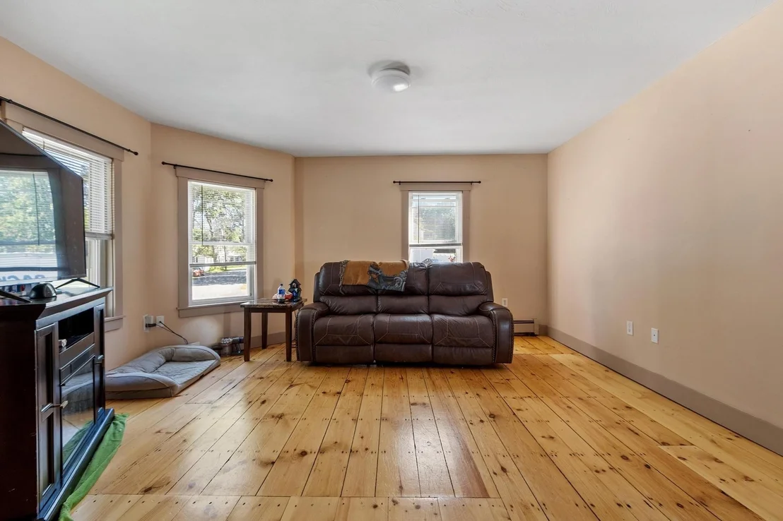 Photo of 374 Front Street
