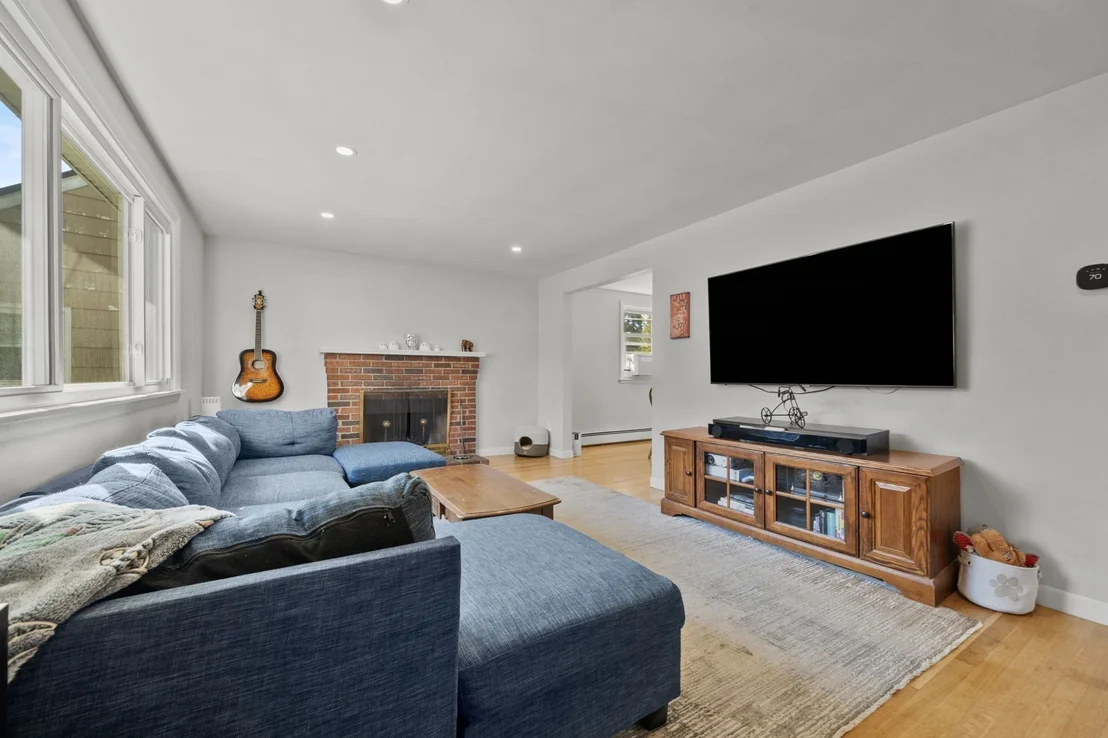 Photo of 18 Thompson Ln