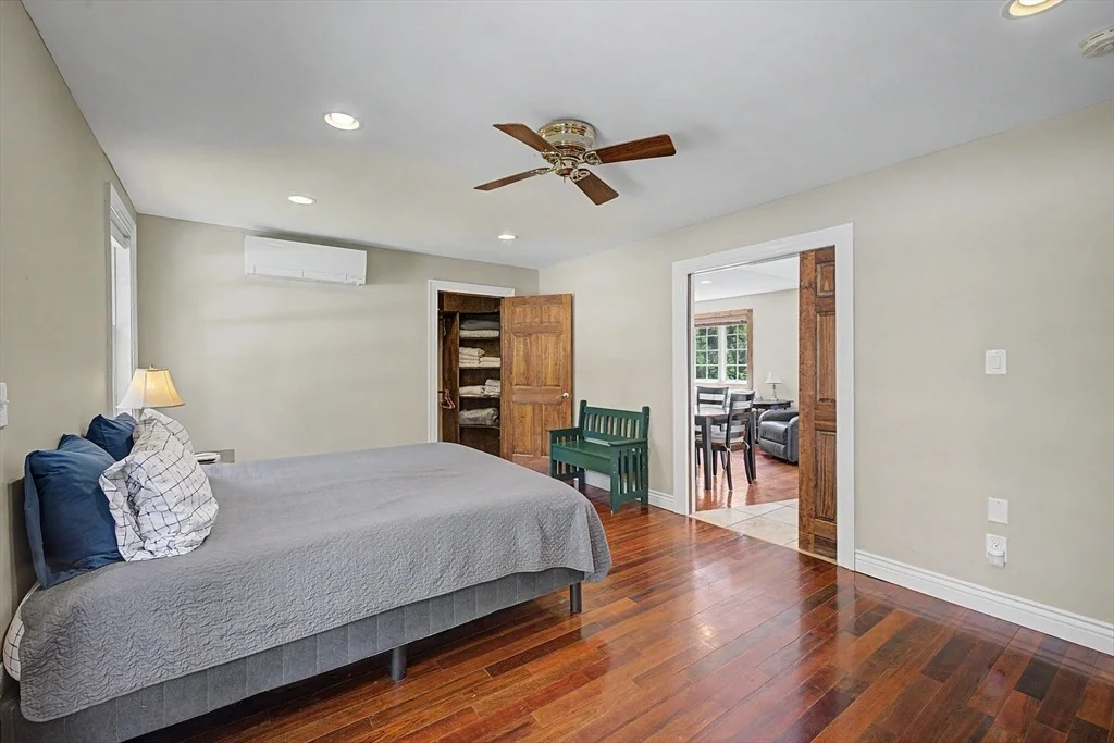 Photo of 195 Westhampton Rd
