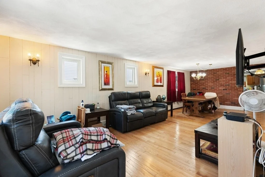 Photo of 152 Springvale Ave