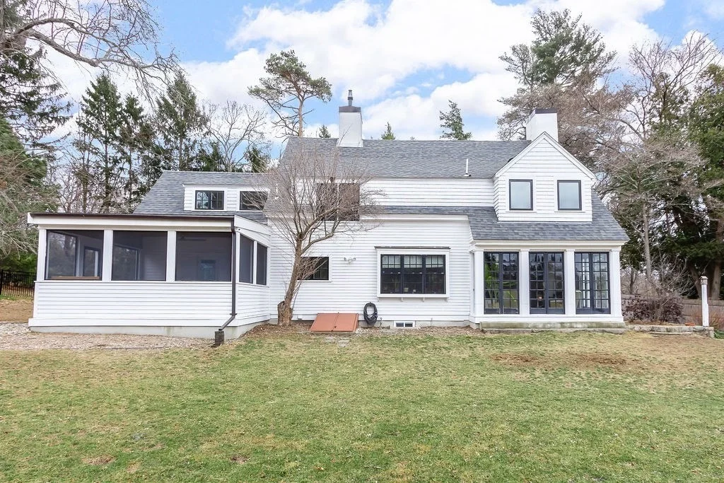Photo of 261 Salem End Rd