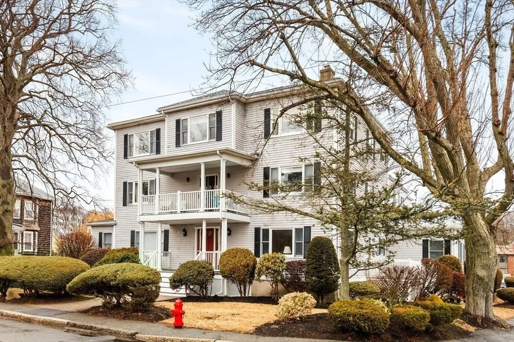 Photo of Unit 2 at 162 Willow Rd