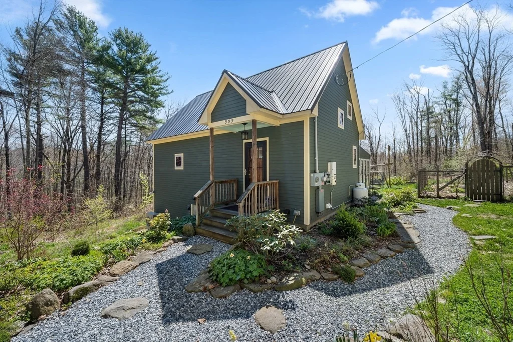 Photo of 999 Sheldon Road