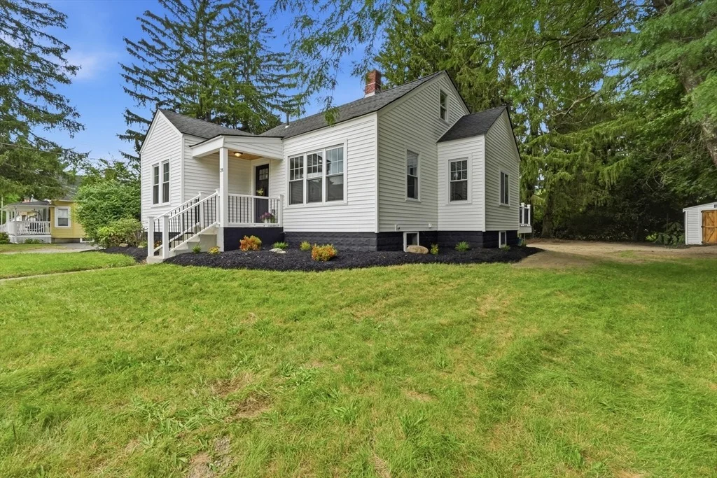 Photo of 28 Southold Rd