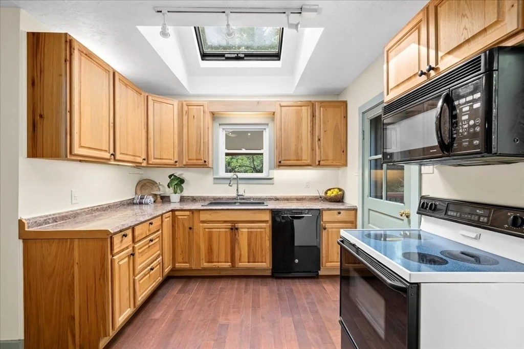 Photo of 39 Mashapaug Rd