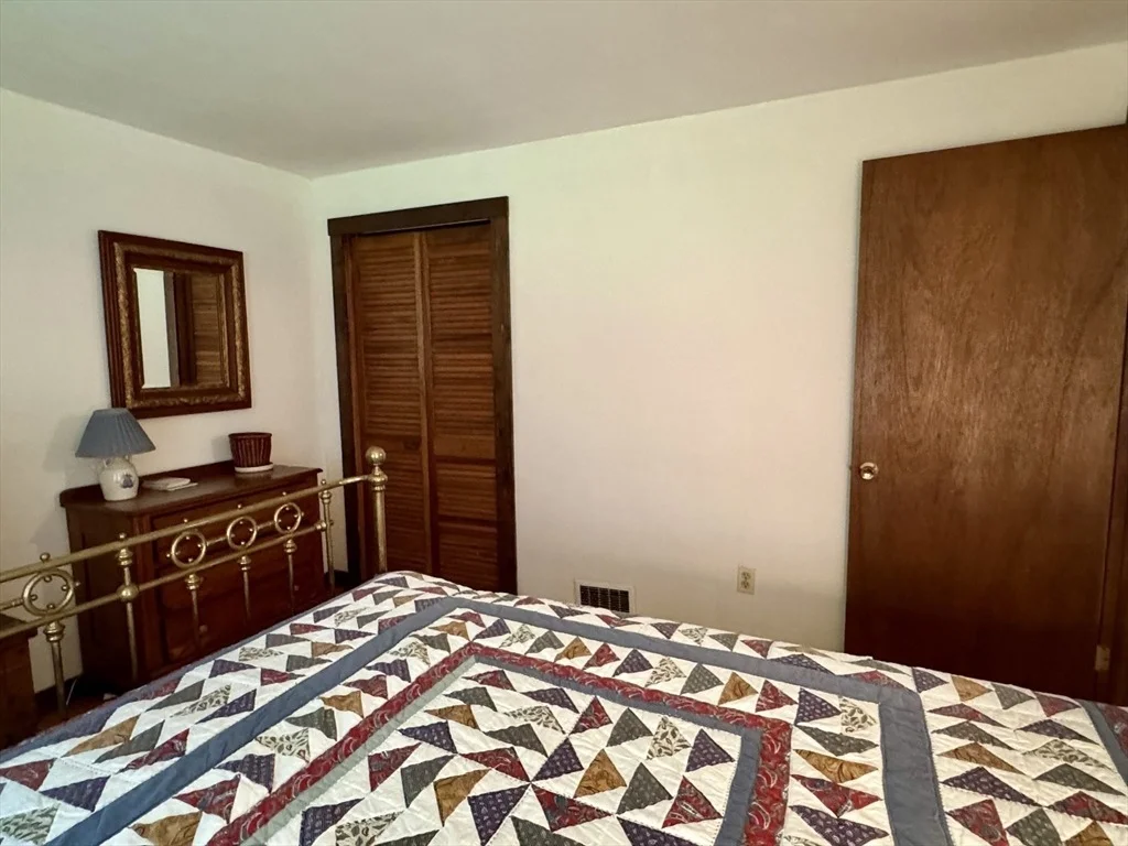 Photo of 80 River Road