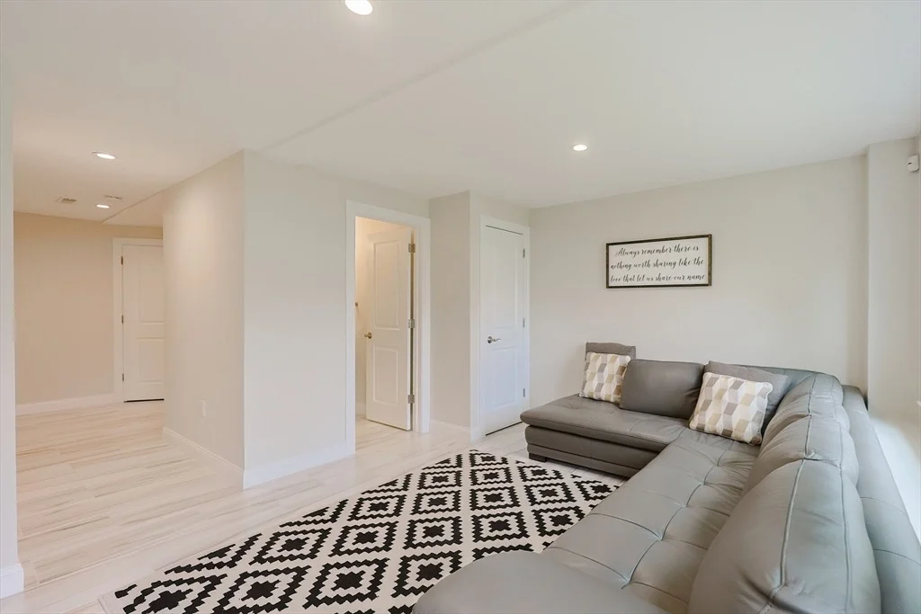Photo of 7 Pheasantwood Dr