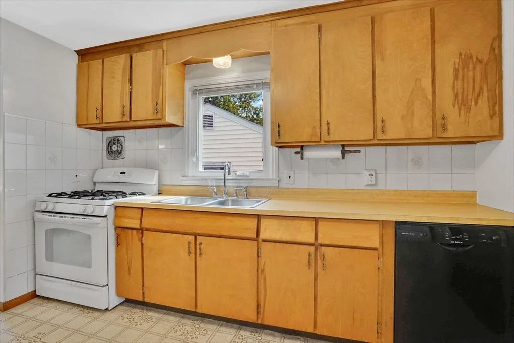 Photo of 300 Circle Dr
