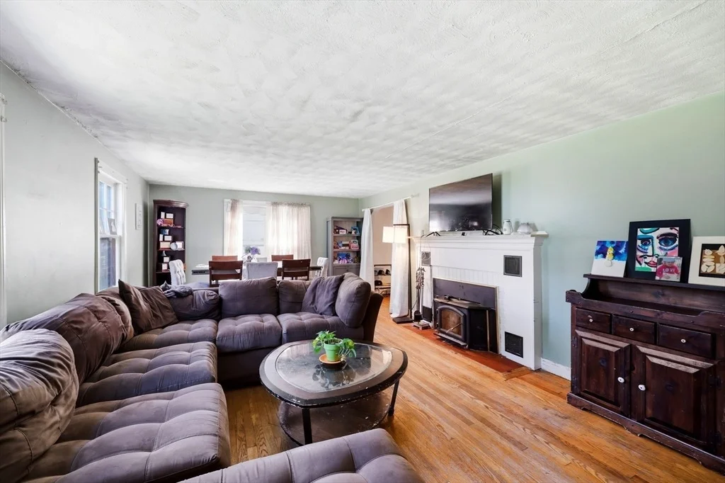 Photo of 219 Old Warren Rd