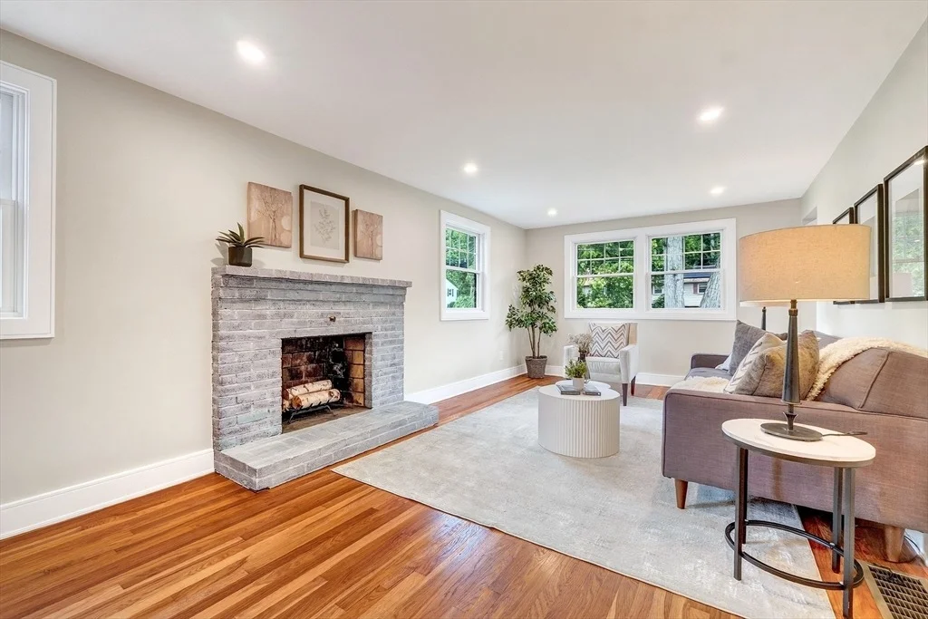 Photo of 28 Fieldstone Dr