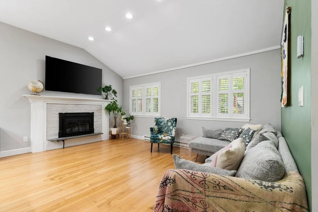 Photo of 70 Stevens Dr