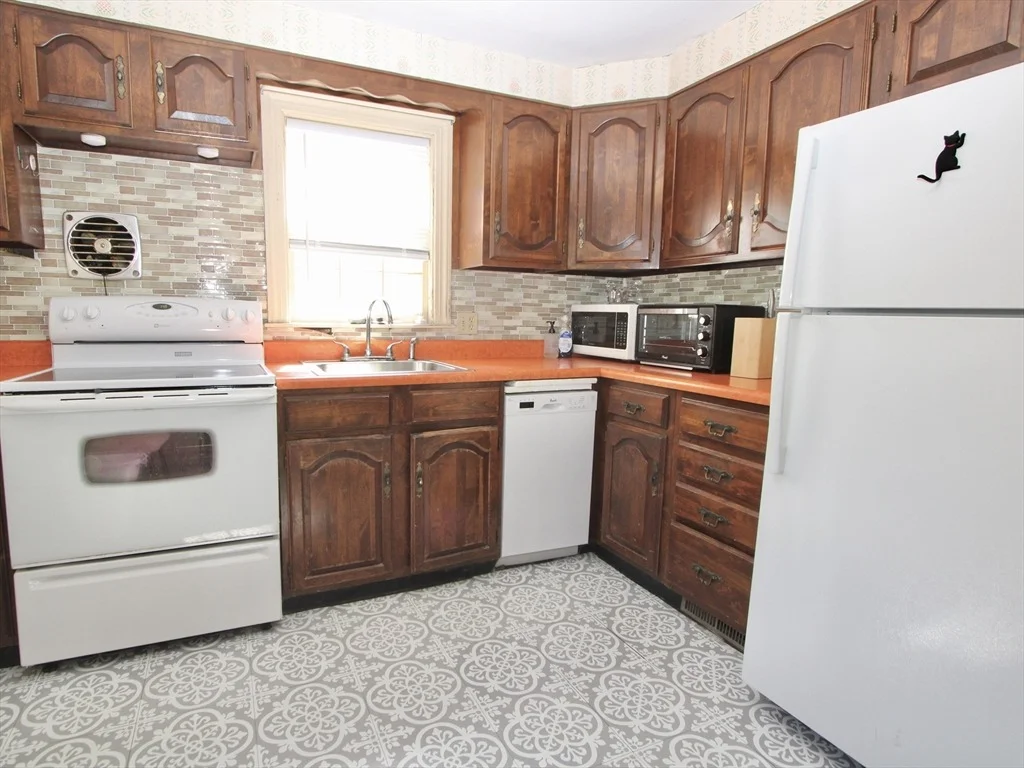 Photo of 34 Calumet Ave