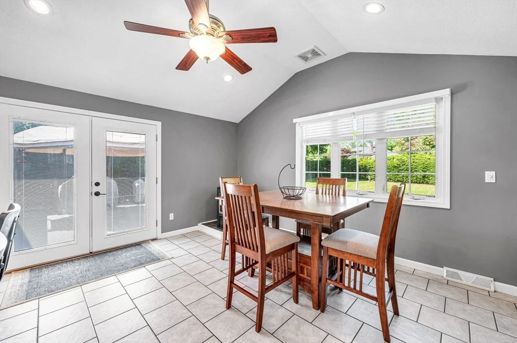 Photo of 46 Rochford Cir
