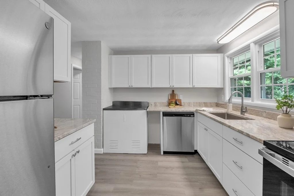 Photo of 33 Ruthellen Rd