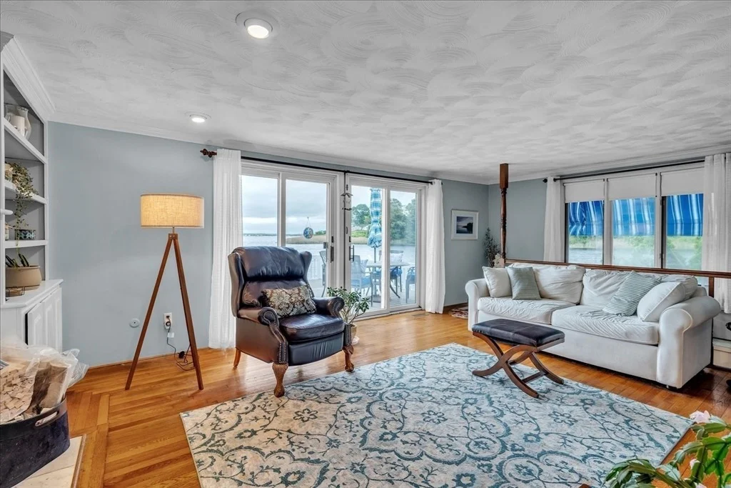 Photo of 376 Parkside Dr