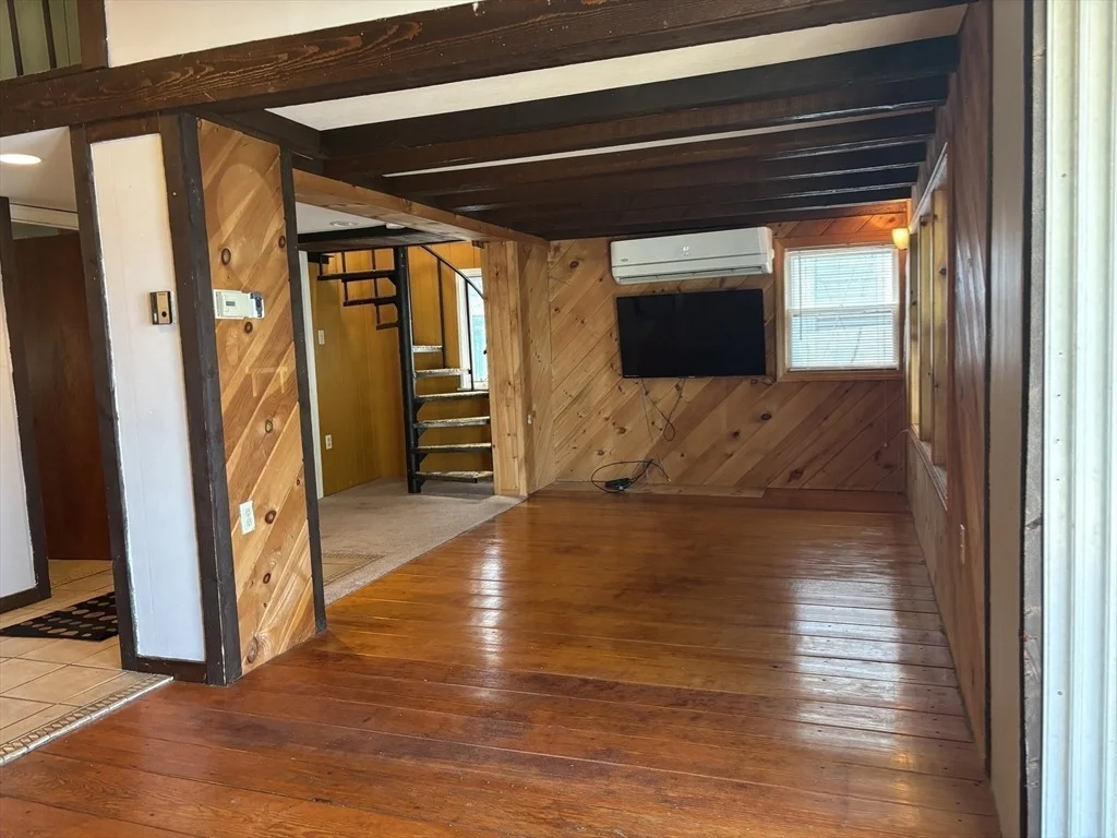Photo of 570 Eastside Road