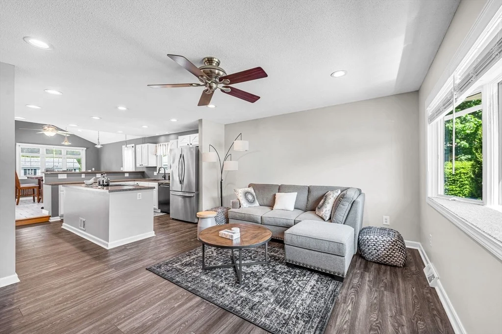 Photo of 46 Rochford Cir